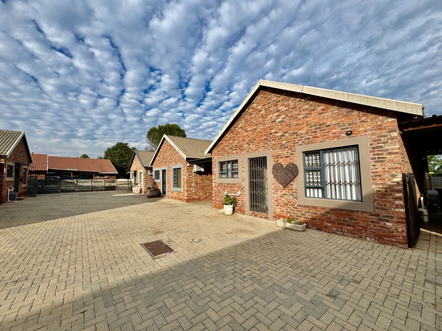 2 Bedroom Property for Sale in Miederpark North West